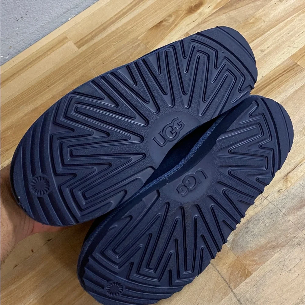 UGG kids Navy Suede Plush-Lined Slip-On Clog size 4  Like new